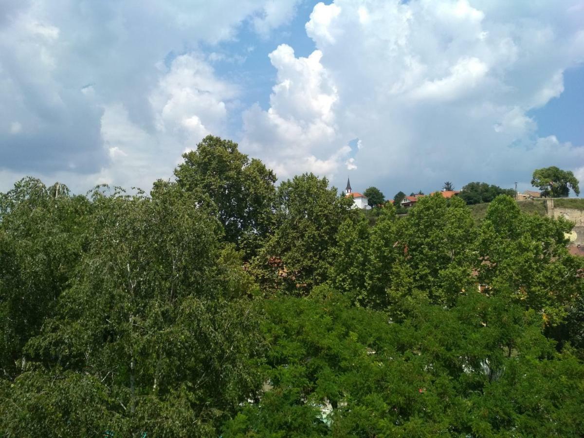 דירות אסטרגום Aradi Apartman מראה חיצוני תמונה