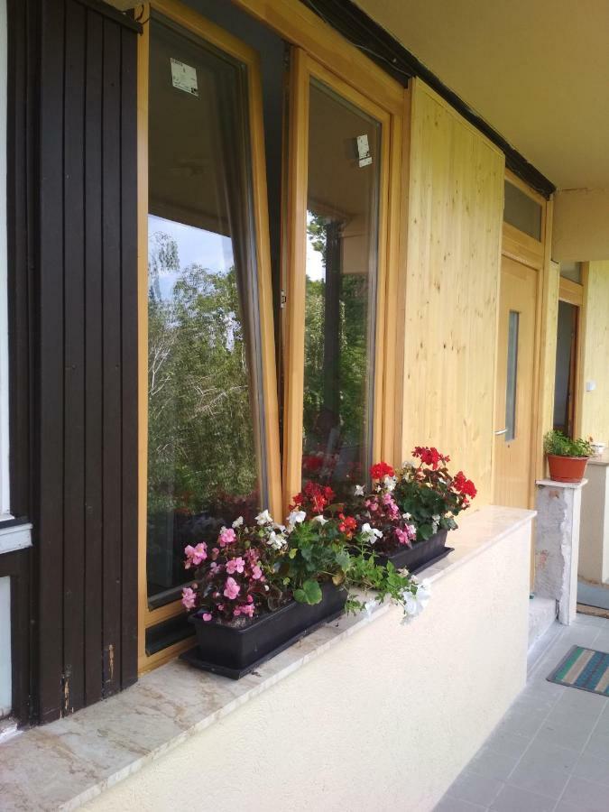 דירות אסטרגום Aradi Apartman מראה חיצוני תמונה